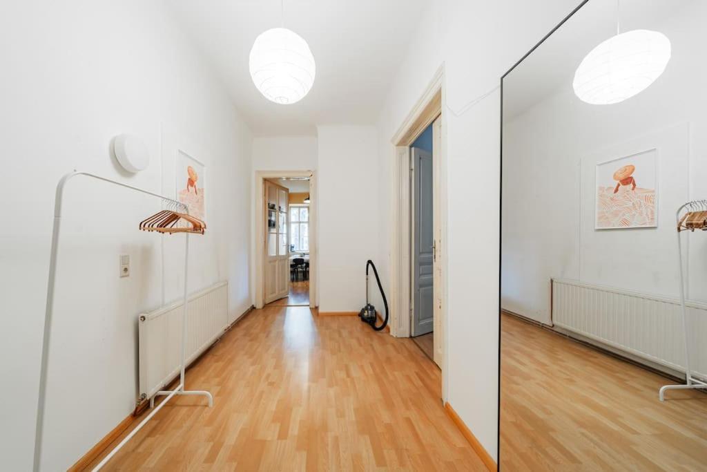 Zentrale Wohnung Fuer Entdecker Wenen Buitenkant foto