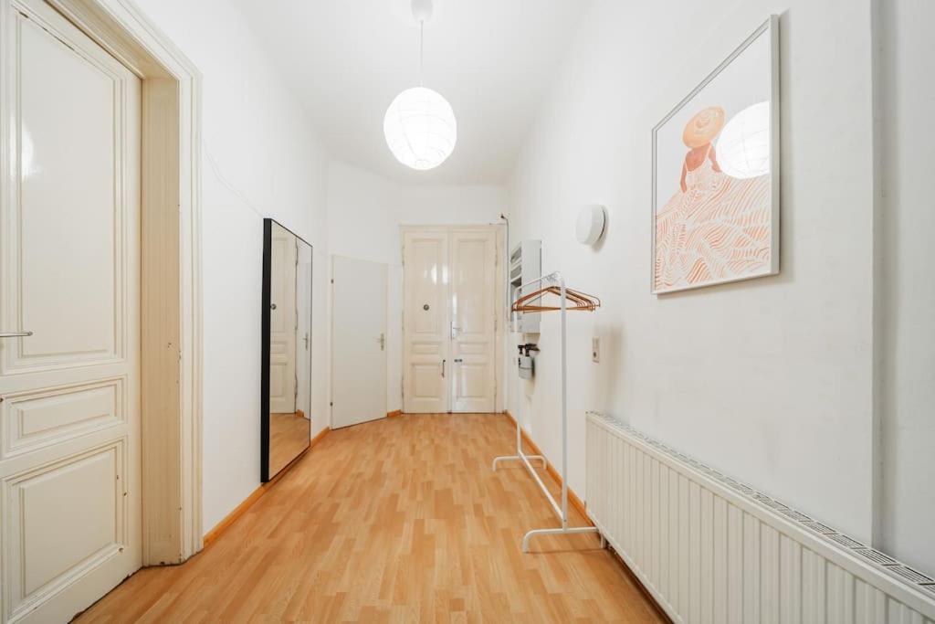 Zentrale Wohnung Fuer Entdecker Wenen Buitenkant foto