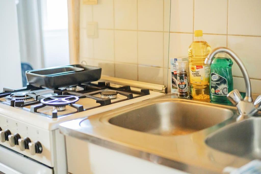 Zentrale Wohnung Fuer Entdecker Wenen Buitenkant foto